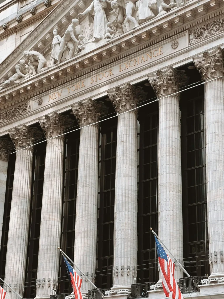 picture of the new york stock exchange from the outside